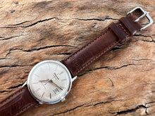 Load image into Gallery viewer, Bulova 'Aerojet' Oyster Dial with Date at 3 o'clock, Automatic, 35mm