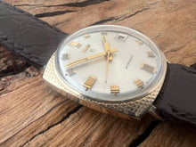 Load image into Gallery viewer, Elgin Hobnail Bezel Square Tonneau Case with Date, Manual, 31x31mm
