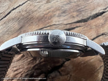 Load image into Gallery viewer, Bulova Stunning 'Devil Diver' 666 Ft with Date, Automatic, 35.5mm
