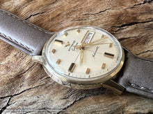 Load image into Gallery viewer, Wittnauer Geneve (Longines) Fabulous Pearl White Dial with Day and Date, Automatic, Large 35mm