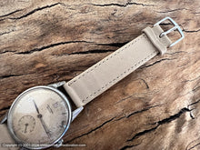Load image into Gallery viewer, Universal c.1942 Military Style Light Creamy Yellow Dial with Silver Applied Markers, Manual, 31.5mm