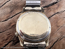 Load image into Gallery viewer, Accutron "Out-of-this-World" Bold Dial with Date, Railroad Approved R.R. 218-0, Electric, 34mm
