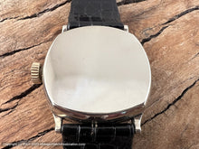 Load image into Gallery viewer, New England USA (Waltham) in Highly and Crisply Decorative 'Tivoli' Case , Manual, 31.5mmx31.5mm