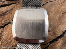 Load image into Gallery viewer, Longines Brushed Linen Dial in a Tonneau Case with Mesh Bracelet with Box, Automatic, 30x30mm