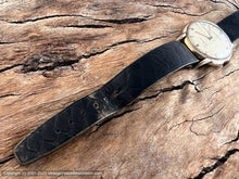 Load image into Gallery viewer, Marvin 1940 Era Mellowed Yellow Patina Dial, Manual, Large 36mm