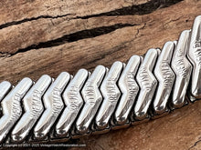 Load image into Gallery viewer, Gruen Precision Clover Style Case with Kreisler Bracelet, Manual, 28x39.5mm