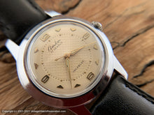 Load image into Gallery viewer, Amko Pefect Golden Dial with Waffle Pattern, Manual, 32mm
