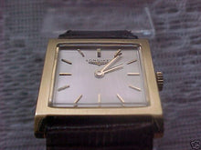 Load image into Gallery viewer, Longines Solid 18K Squared, Manual, 24mm x 29mm