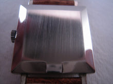 Load image into Gallery viewer, Longines Square Two-Toned Gem, Manual, 28x36mm