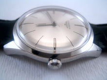 Load image into Gallery viewer, Longines with understated elegance, Manual, 35mm
