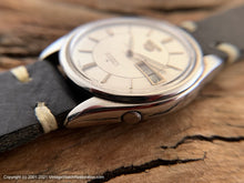 Load image into Gallery viewer, Seiko '5' Two Tone Silver Dial with Tuxedo Striped Design Inside, Day-Date , Automatic, 36.5mm