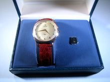 Load image into Gallery viewer, Universal 18K-soft yellow dial, Manual, Very Large 37.5mm