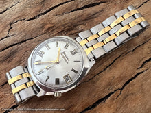 Load image into Gallery viewer, Accutron 1967 Gold-Black Roman Numerals and Gold &amp; Black Bracelet, Date, Electric, 34mm
