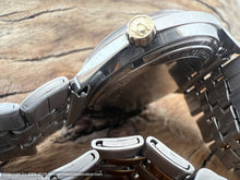 Load image into Gallery viewer, Accutron 1967 Gold-Black Roman Numerals and Gold &amp; Black Bracelet, Date, Electric, 34mm
