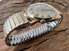 Load image into Gallery viewer, Bulova Shield Design Case 23 Jewels, Manual, 32mm
