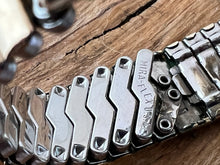 Load image into Gallery viewer, Bulova Shield Design Case 23 Jewels, Manual, 32mm
