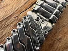 Load image into Gallery viewer, Bulova Shield Design Case 23 Jewels, Manual, 32mm
