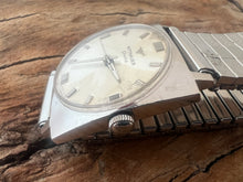 Load image into Gallery viewer, Wittnauer Geneve Square Case, Manual, 29.5x29.5mm
