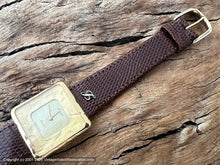 Load image into Gallery viewer, Leonard Geneve NOS 'Gold Ingot' Style Case, Quartz, 28.5x30mm
