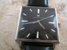 Load image into Gallery viewer, Oversize Square Black Dial Hamilton, Manual, Square 29x29mm
